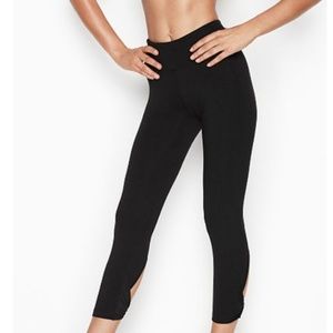 NWT Victoria’s Secret Sport Keyhole Cropped/Capri, Size Small
